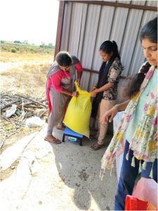 Packing and weighing of compost 1