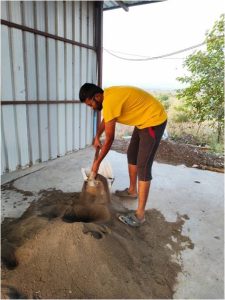 Packing and weighing of compost